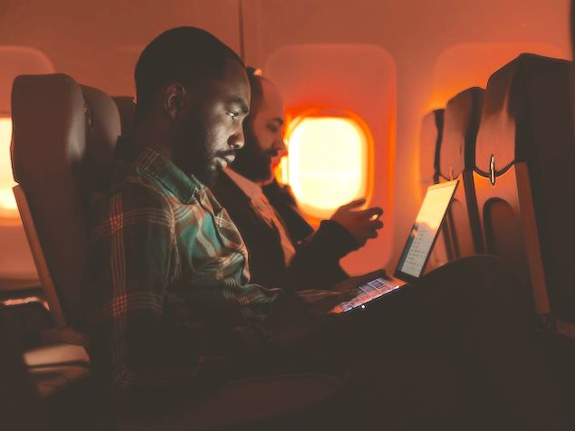 Trombose do viajante: o que é, sintomas, causas e como evitar